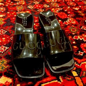 GUCCI WOMEN'S RUBBER SLIDE SANDAL